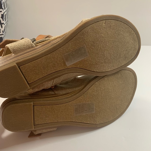 Blowfish Malibu women sandals size 6,7,8,9 - Picture 8 of 16